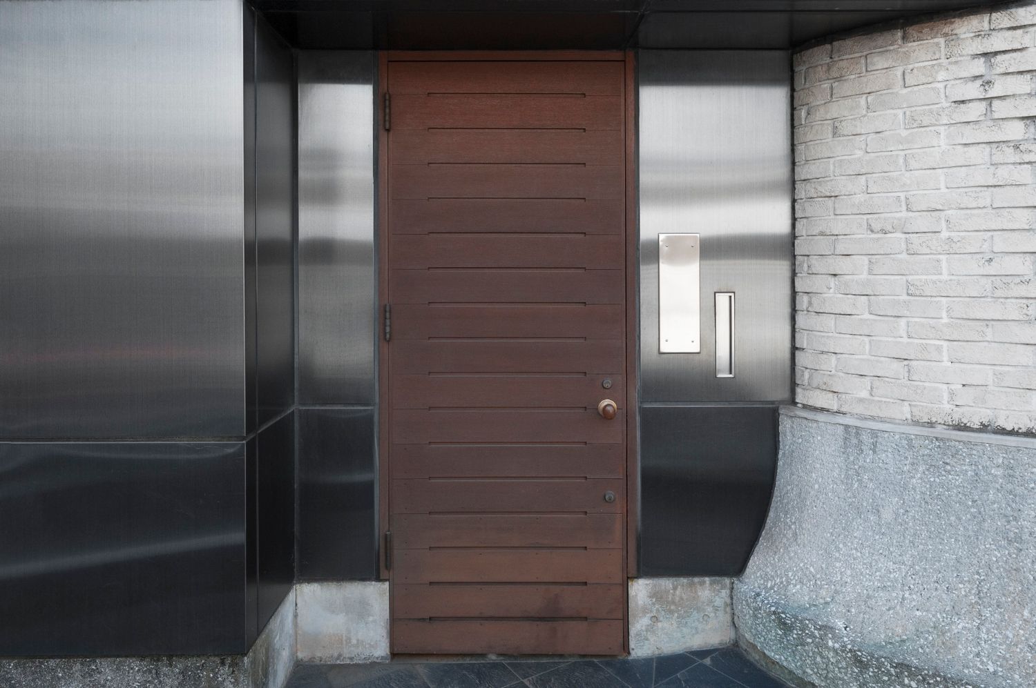 Puertas de entrada estéticas y seguras para tu hogar