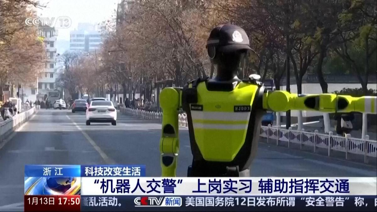 Policías de tráfico robóticos llegan a las calles de China