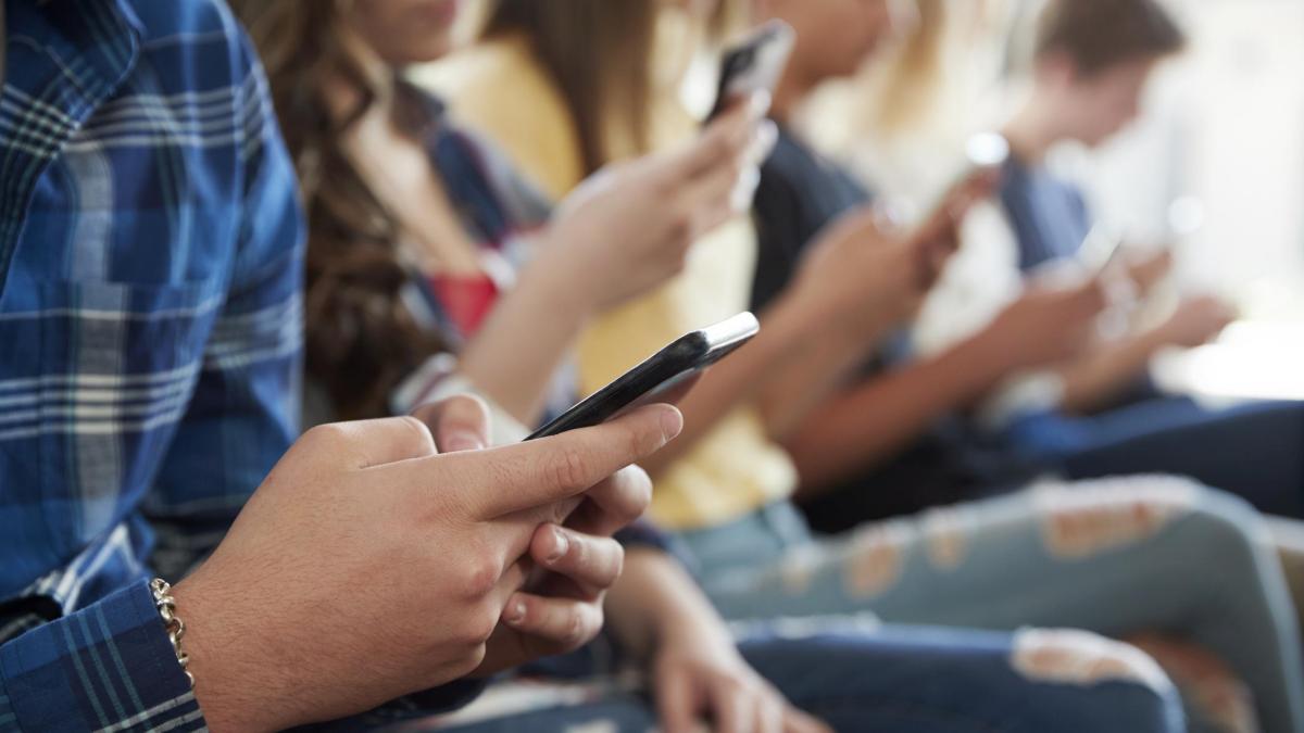Finlandia mira a España para restringir el acceso de menores a redes