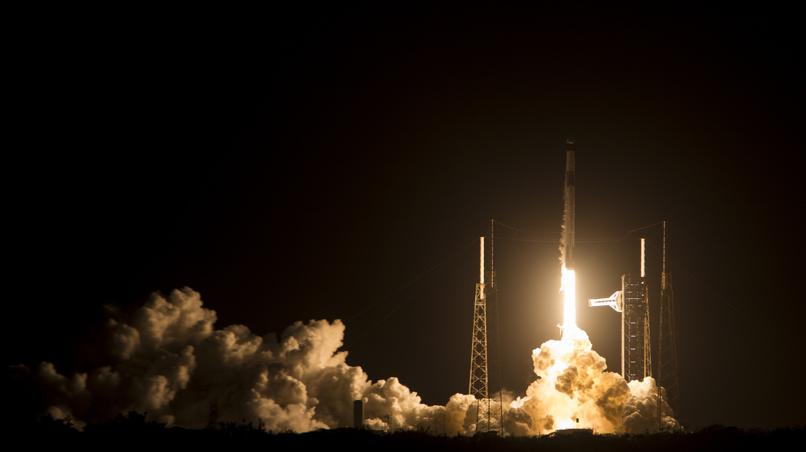 Amazon Urges FCC to Block SpaceX’s Orbital Data Center Plan