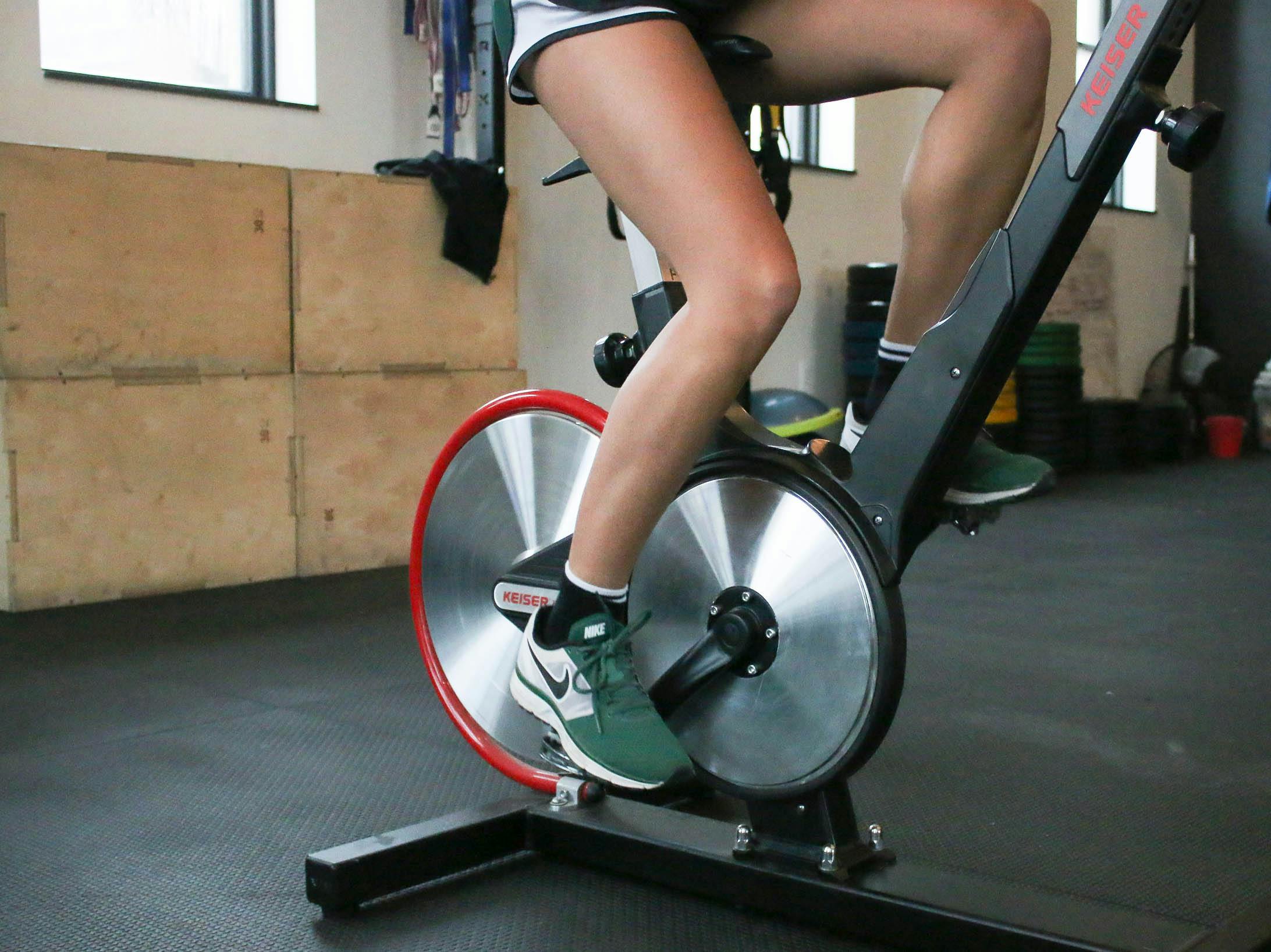 Bicicleta estática: Potencia tu entrenamiento más allá del cardio