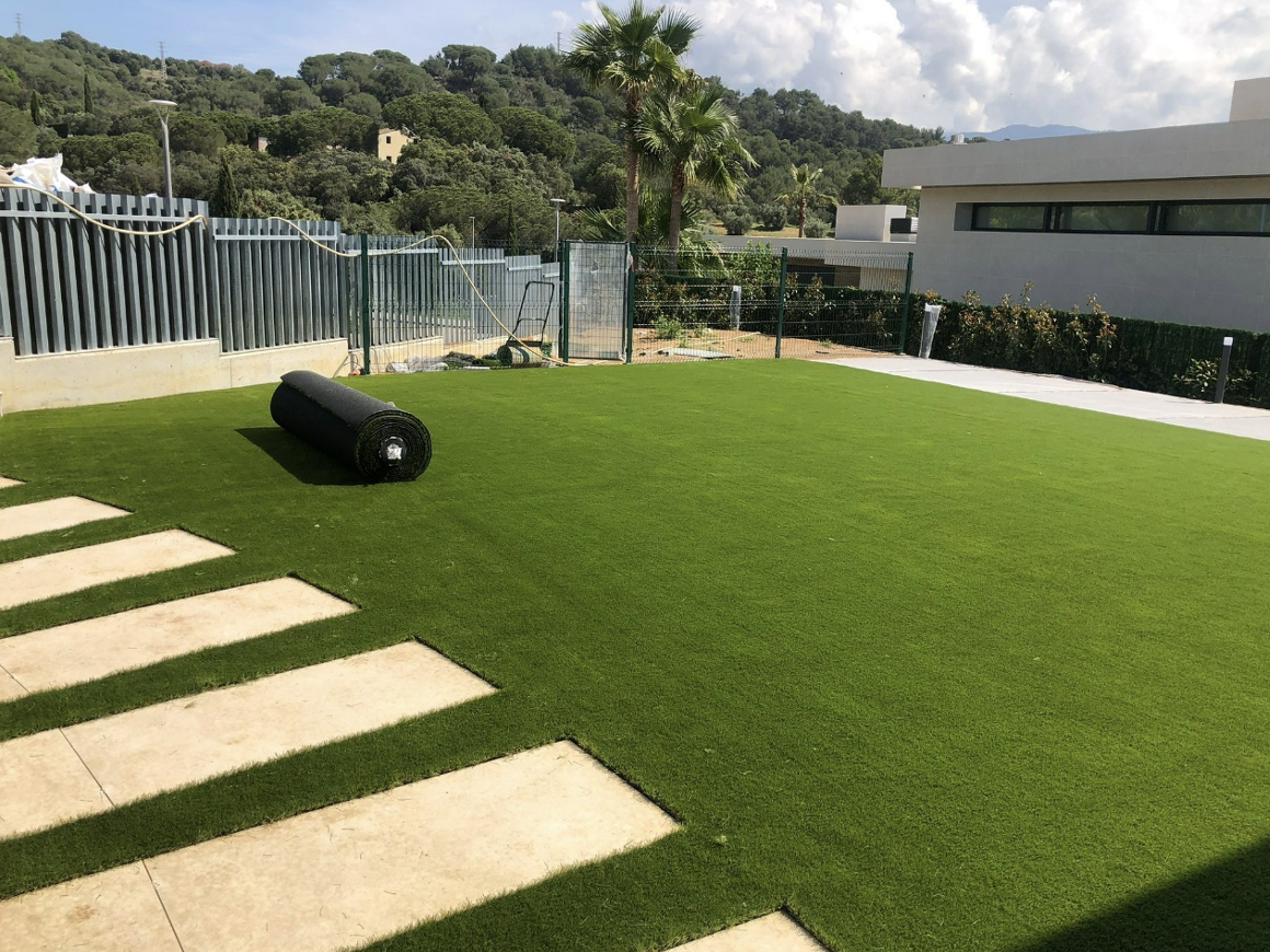 Instalación de Césped Artificial: La Tendencia Más Demandada en Puntal
