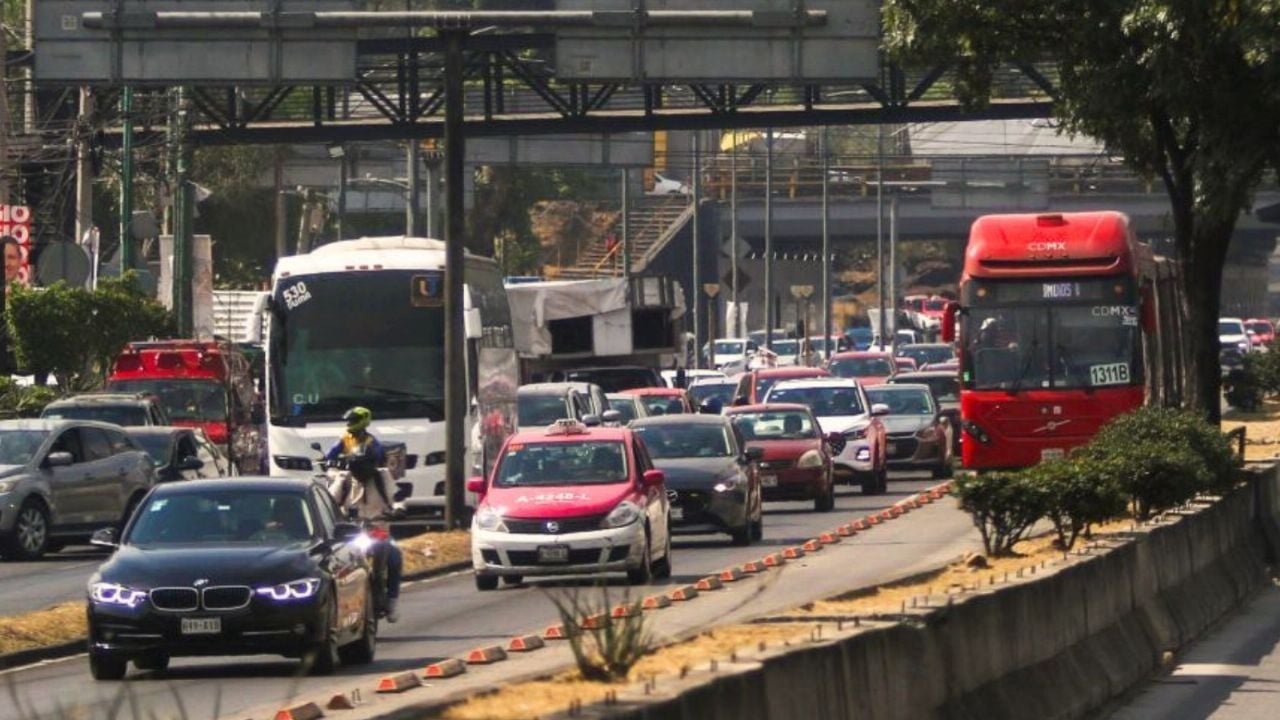 Hoy No Circula: Autos que descansan en CDMX y Edomex, 25 abril 2026