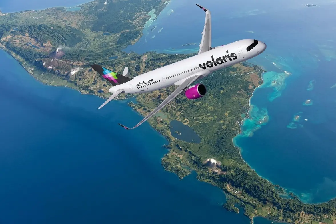 Volaris detiene vuelos en Centroamérica por altos costos fiscales