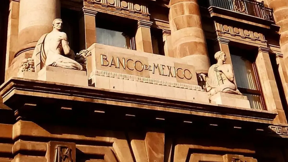 Banxico recorta pronóstico de crecimiento y frena economía mexicana