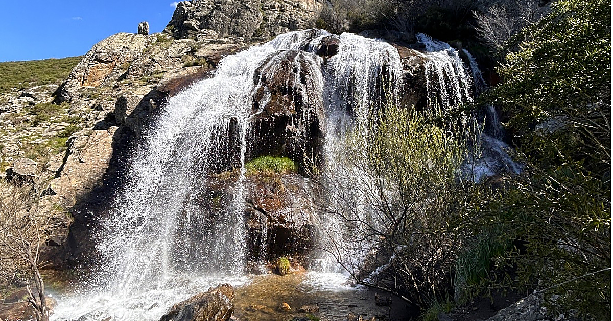 Cascada más alta de Madrid: senderismo familiar y legado napoleónico