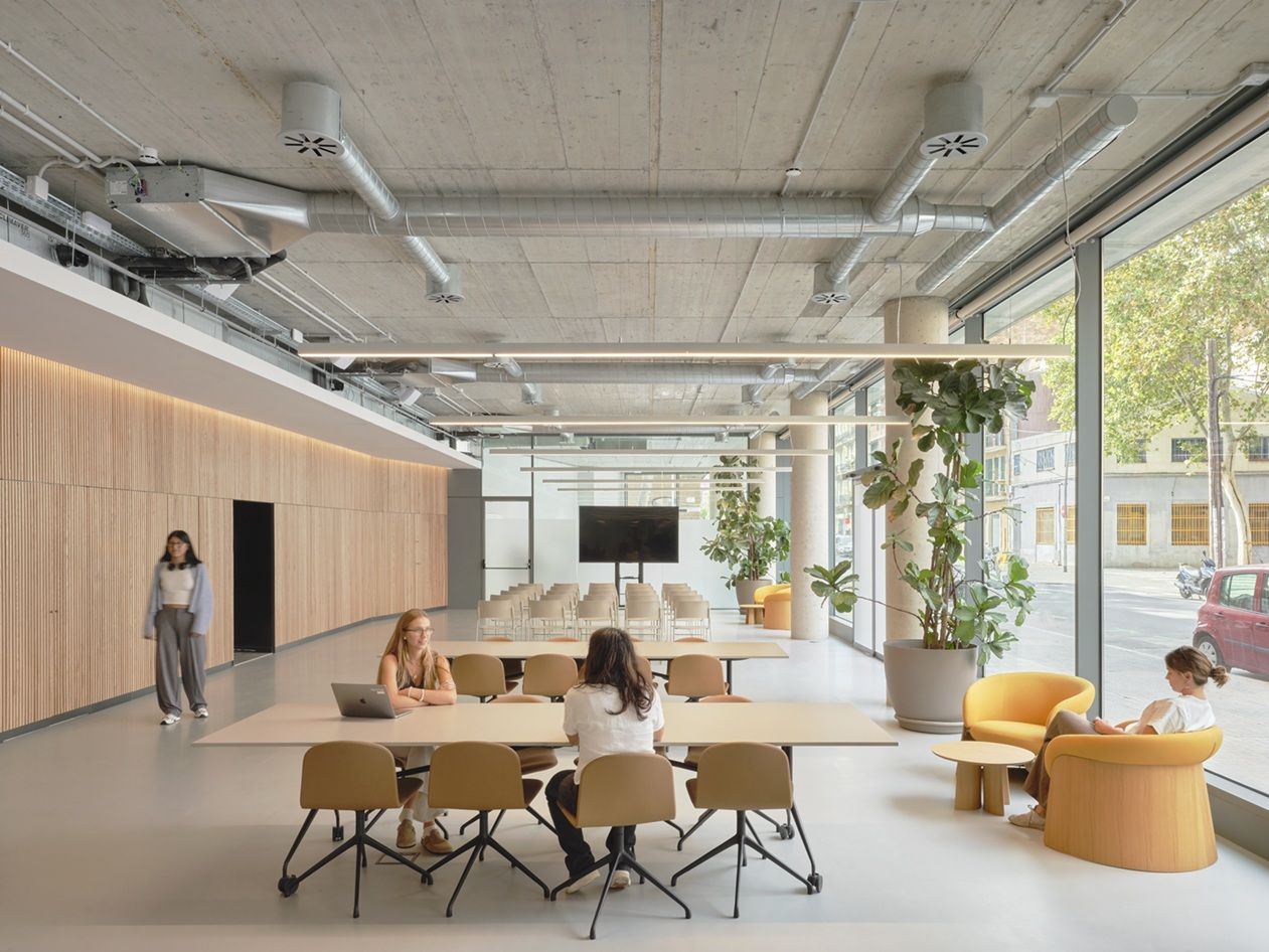 Diseño de Oficinas: Cloudworks, Referente en Bienestar Laboral