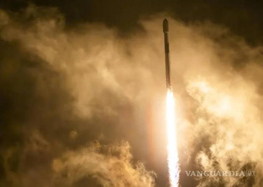 Lanzamiento masivo de satélites contamina la atmósfera superior