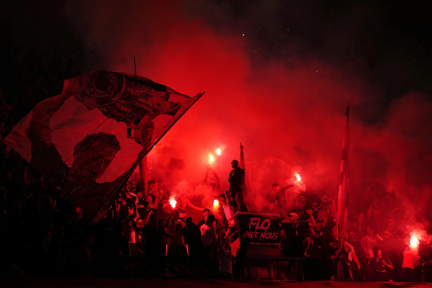 Liga de Campeones: Aficionados llenan de cánticos la final