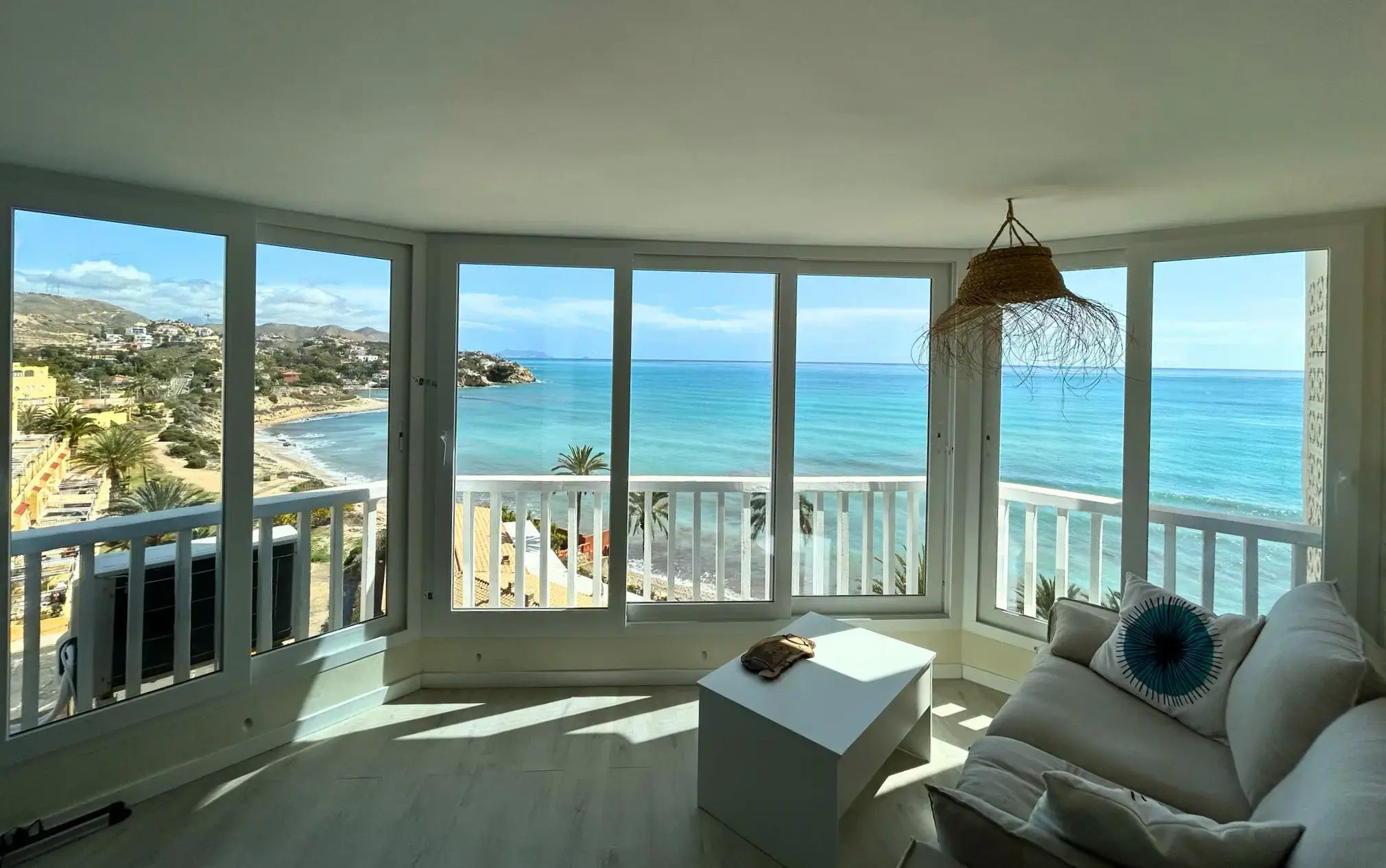 Renueva tus ventanas: luz y frescor para primavera y verano