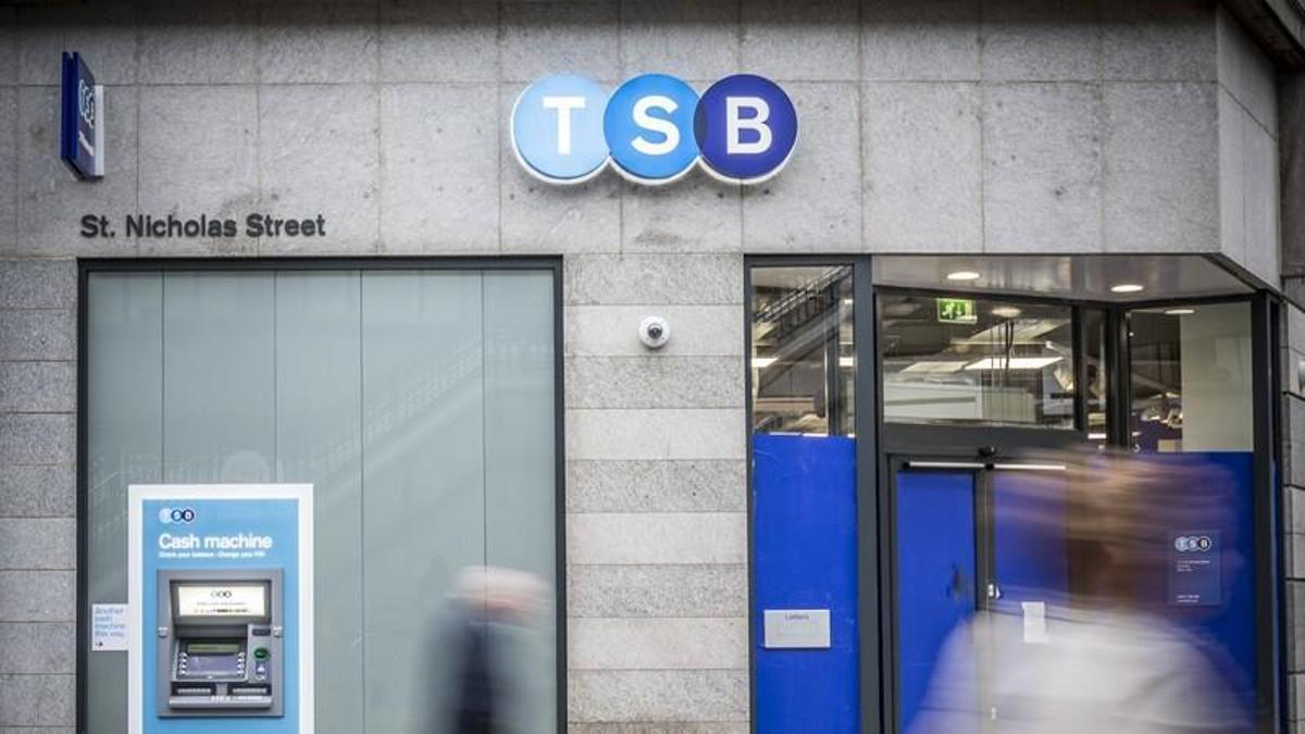 Sabadell vende TSB a Santander por 3.300 millones de euros