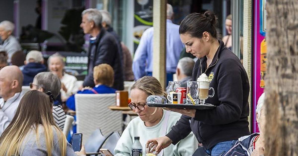 Subempleados en España: Mujeres del sector servicios buscan más horas