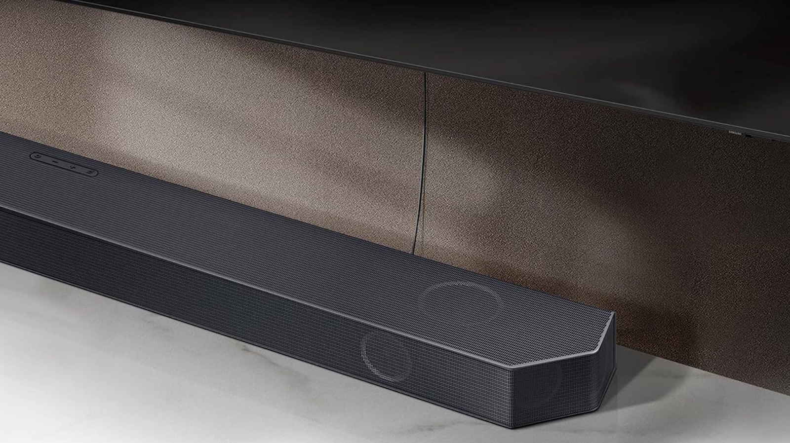 6 Must-Have Gadgets to Enhance Your TV Room Experience