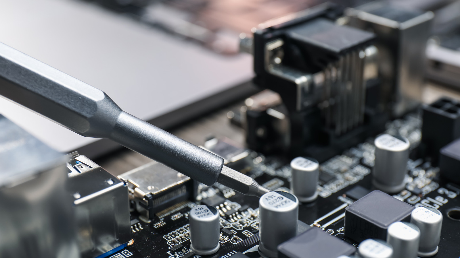 9 Warning Signs Your Motherboard Is Nearing Failure