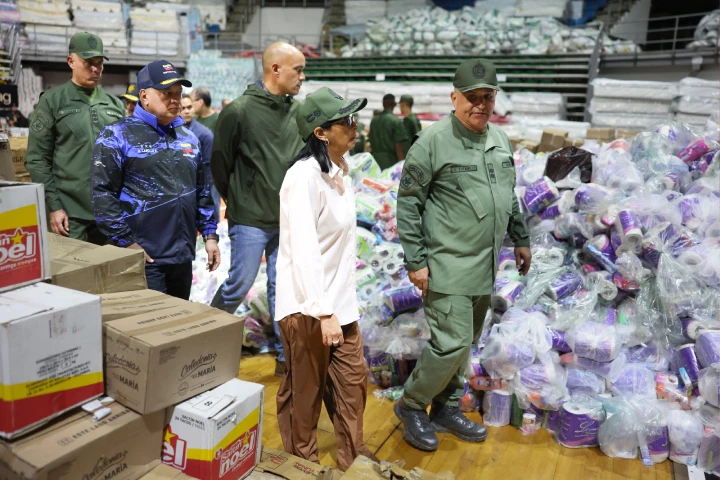 Centro de Acopio en La Guaira: Supervisión de la Presidenta Rodríguez