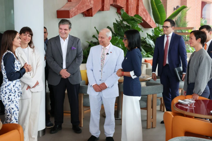 Delcy Rodríguez en el nuevo Hotel Londres de Chacao: Visita destacada