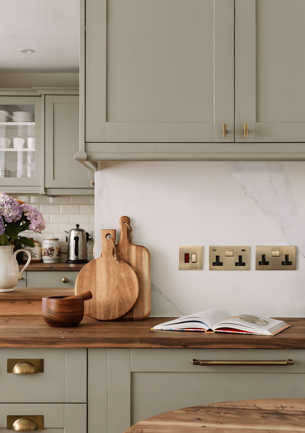 Heritage Brass Switches: Elevate Your Room’s Style and Cohesion