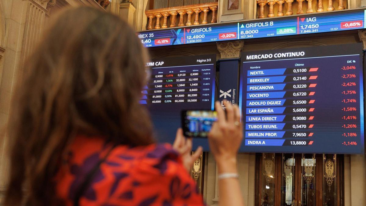 Ibex 35 cae 0,2% y pierde 19.500 puntos, petróleo bajo 74$