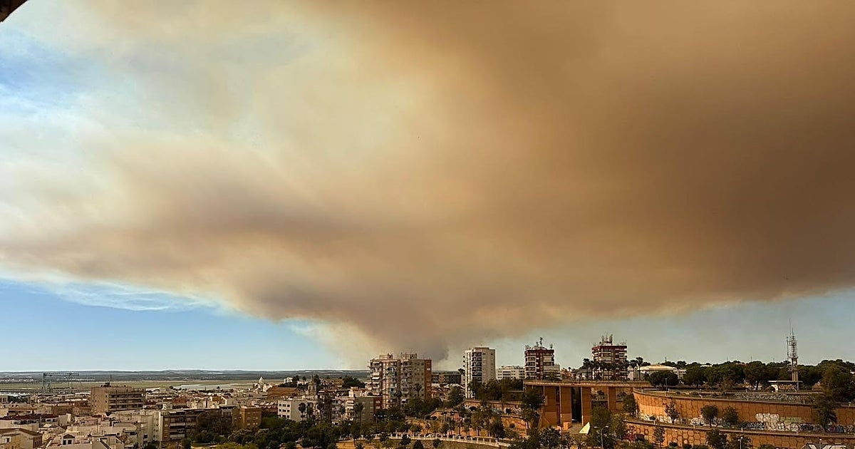 Incendio en Villanueva de los Castillejos: Andalucía extiende emergencia
