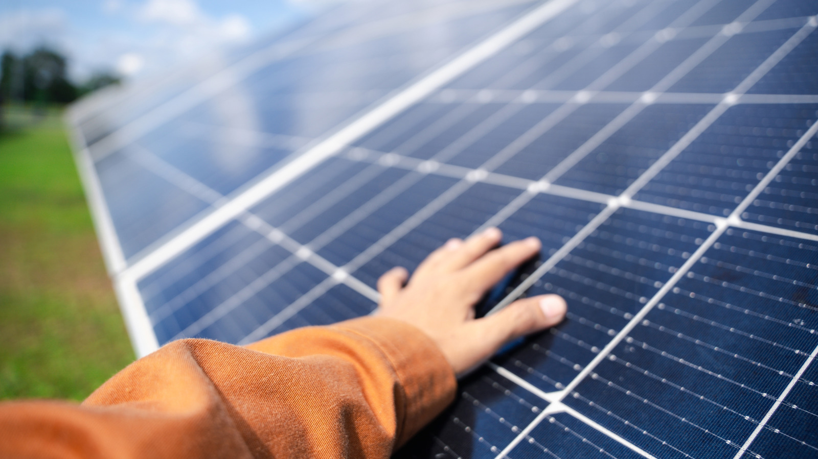 Thin-Film vs. Monocrystalline Solar Panels: Durability Showdown
