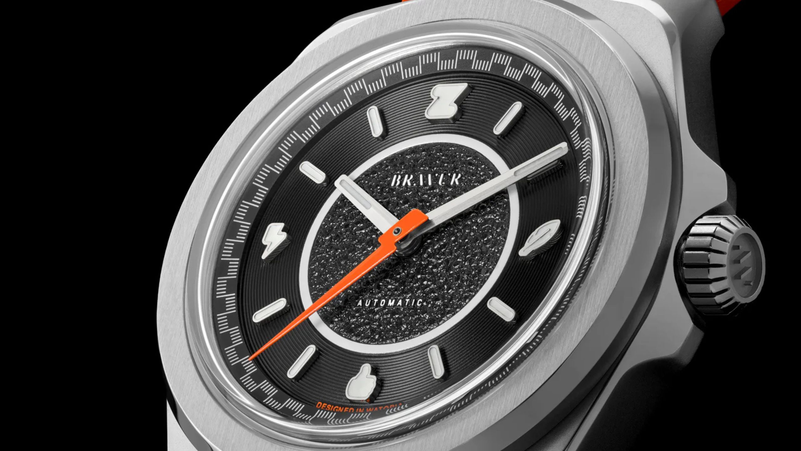 Zwift y Bravur presentan reloj edición limitada para ciclistas y triatletas