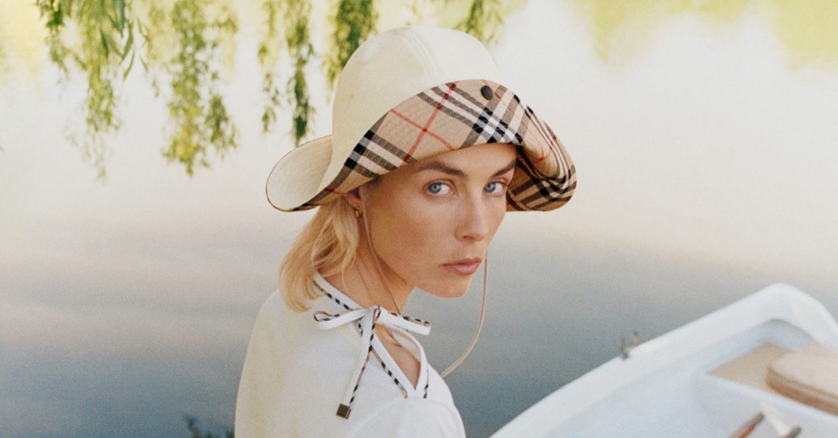 Burberry’s Heritage Style: A Chic Escape to the Countryside
