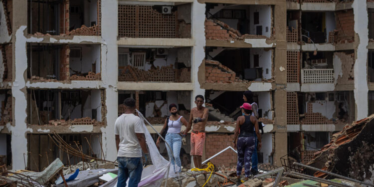 Comerciantes de La Guaira renacen tras el terremoto: incertidumbre y esperanza