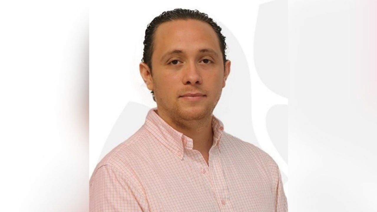 Exjefe del SAT implicado en operaciones millonarias
