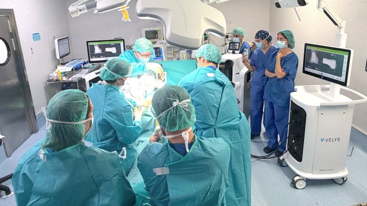 Hospital La Luz: Cirugía robótica para prótesis de rodilla personalizadas