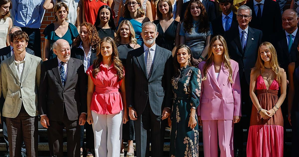 Princesa Leonor y Sofía se unen a audiencia real recordando Gales