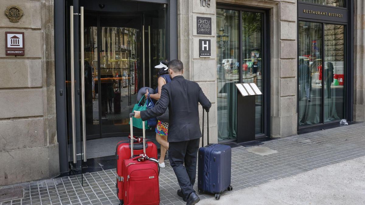 Hoteles en España: Aumento de estancias en julio por turistas extranjeros
