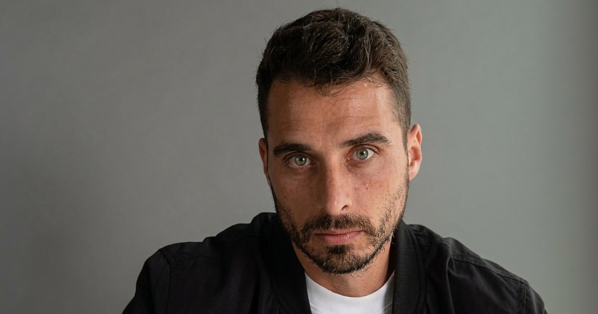 Andrés González: Cómo vivir con tus padres te ayudó a comprar dos casas