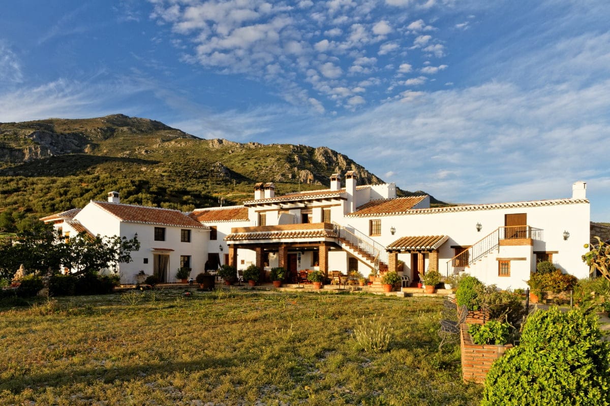 Arquitectura popular en España: 9 casas emblemáticas que debes conocer
