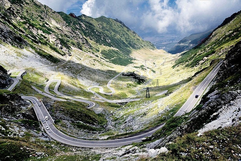 Conduce por las carreteras más extremas del mundo: ¿Te atreves?