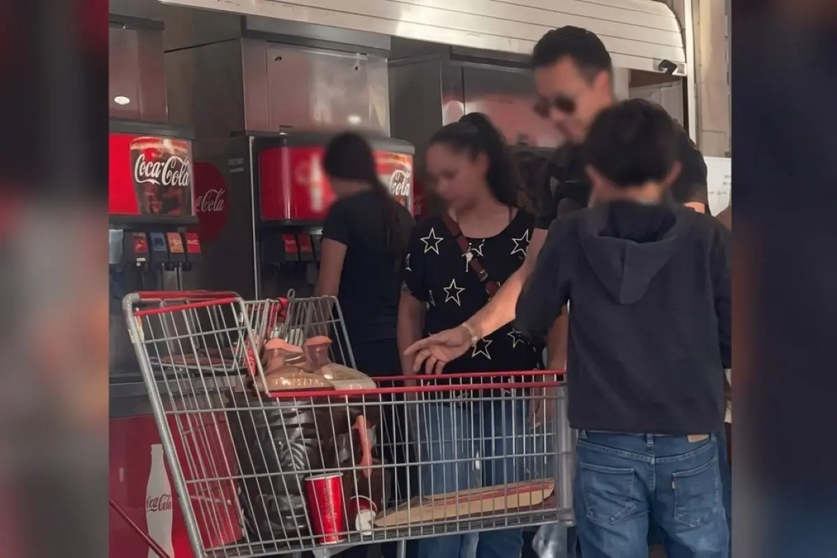 Costco: Cliente llena garrafones de 20 litros con refresco en Aguascalientes