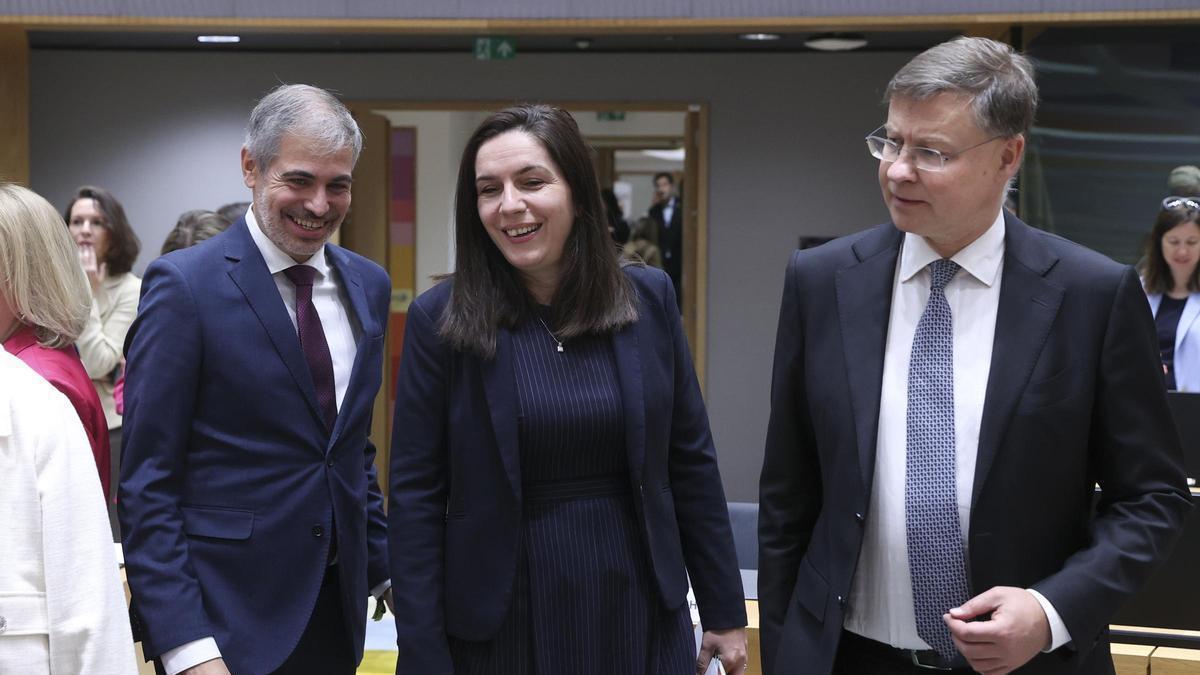 España vincula la oficialidad del catalán a la ampliación de la UE