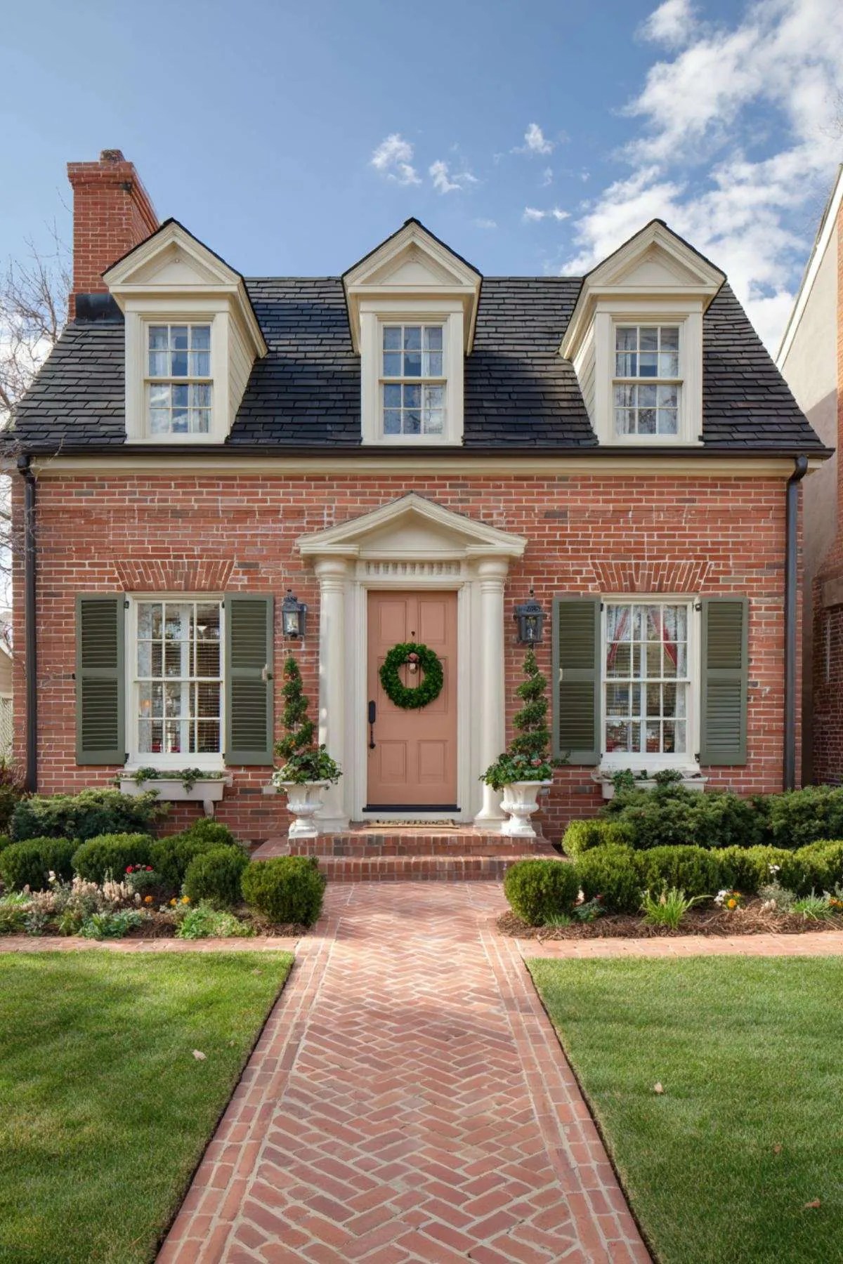 Essential Features to Consider for Your New Exterior Color Scheme