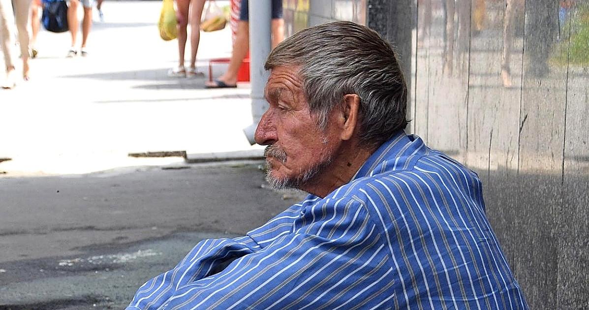 Manuel Heredia: Mozo de almacén que vive en la calle y sueña con su hogar