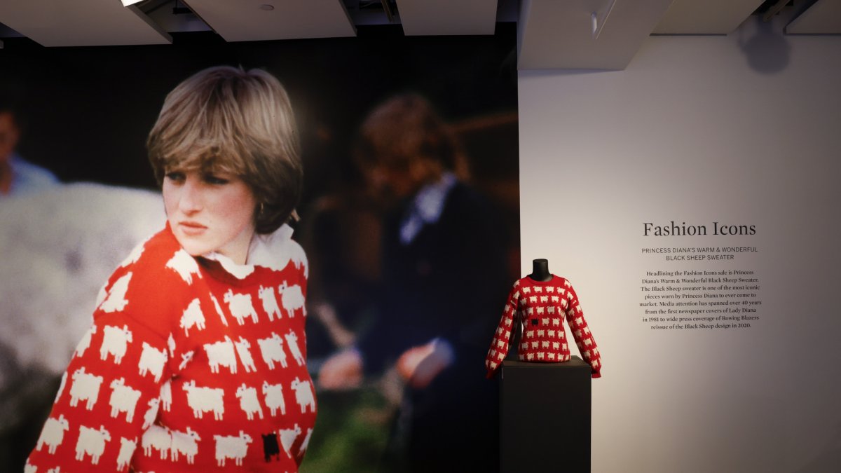 Vestido de la venganza de Diana de Gales se subasta: precio asombroso