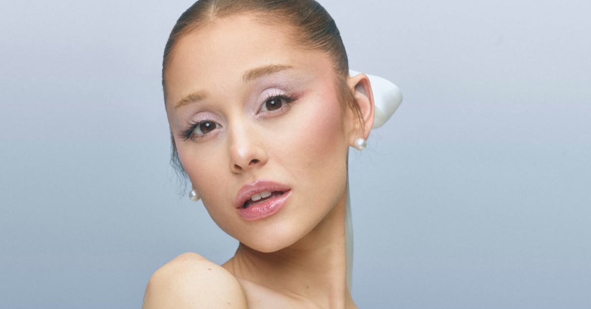Ariana Grande’s r.e.m. Beauty Holiday Look: A Ballet Fantasy