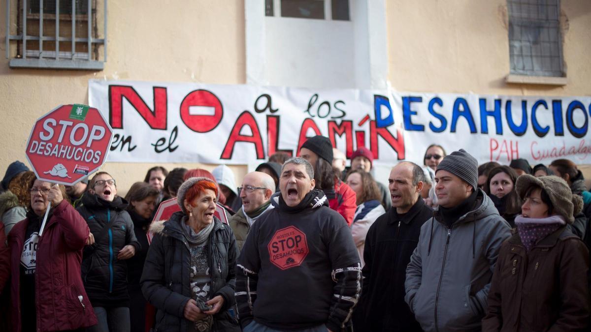 Desahucios en Cataluña: Aumento alarmante frente al descenso nacional
