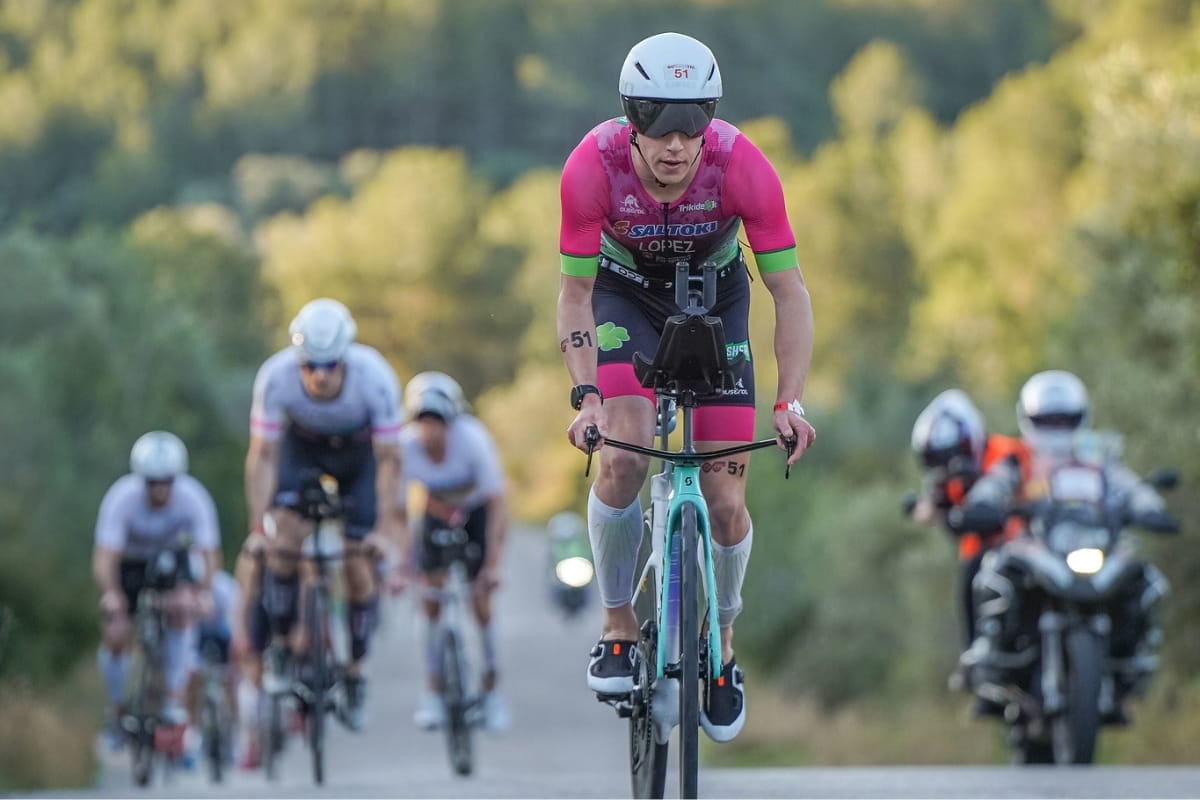 Drafting en triatlón: descubre los 12 metros y su ventaja a rueda